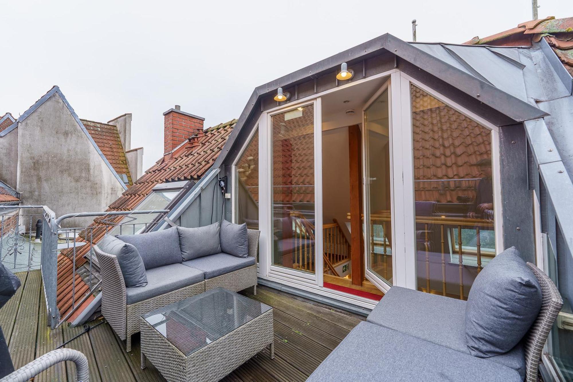 Maisonette Am Holstentor Mit Dachterrasse Und Heimkino リューベック エクステリア 写真